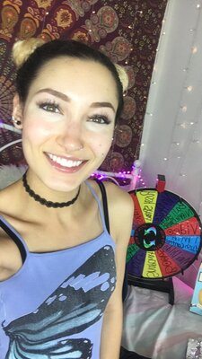Bild markiert mit: Bambii Bonsai, Brunette, Camgirl, Chaturbate, nood.tv