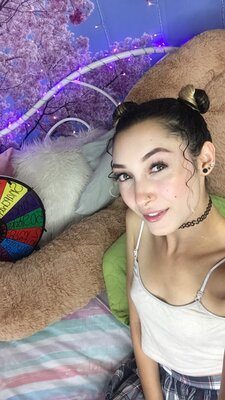 Bild markiert mit: Bambii Bonsai, Brunette, Camgirl, Chaturbate, nood.tv