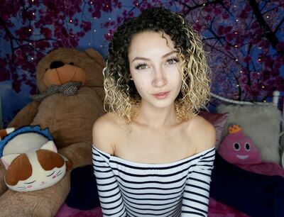 Bild markiert mit: Bambii Bonsai, Brunette, Camgirl, Chaturbate, nood.tv
