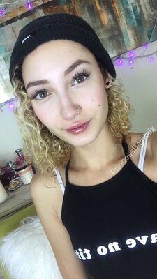 Bild markiert mit: Bambii Bonsai, Brunette, Camgirl, Chaturbate, nood.tv