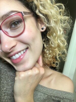 Bild markiert mit: Bambii Bonsai, Brunette, Camgirl, Chaturbate, nood.tv