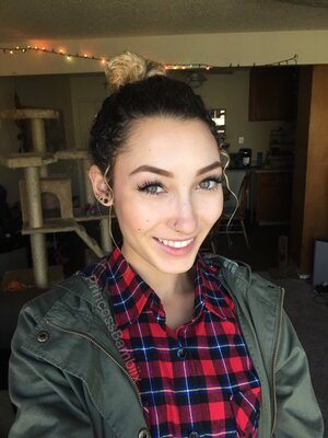 Bild markiert mit: Bambii Bonsai, Brunette, Camgirl, Chaturbate, nood.tv