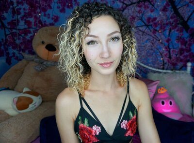 Bild markiert mit: Bambii Bonsai, Brunette, Camgirl, Chaturbate, nood.tv