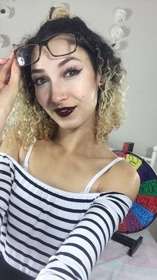 Bild markiert mit: Brunette, Bambii Bonsai, Camgirl, Chaturbate, nood.tv