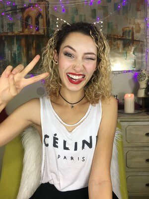 Bild markiert mit: Bambii Bonsai, Brunette, Camgirl, Chaturbate, nood.tv