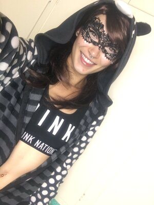 Bild markiert mit: Brunette, Bambii Bonsai, Camgirl, Chaturbate, nood.tv