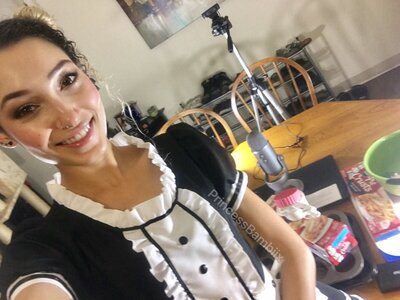 Bild markiert mit: Bambii Bonsai, Brunette, Camgirl, Chaturbate, nood.tv