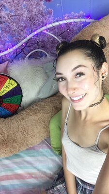 Bild markiert mit: Brunette, Bambii Bonsai, Camgirl, Chaturbate, nood.tv