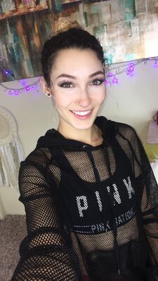 Bild markiert mit: Brunette, Bambii Bonsai, Camgirl, Chaturbate, nood.tv
