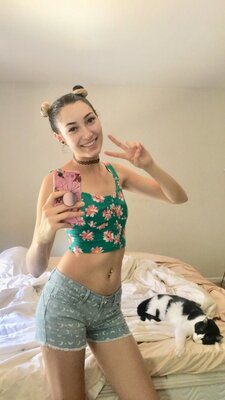 Bild markiert mit: Bambii Bonsai, Brunette, Camgirl, Chaturbate, nood.tv