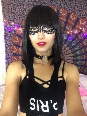 Bild markiert mit: Bambii Bonsai, Brunette, Camgirl, Chaturbate, nood.tv