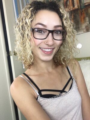 Bild markiert mit: Bambii Bonsai, Brunette, Camgirl, Chaturbate, nood.tv
