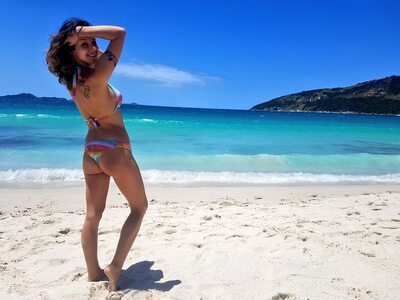 Bild markiert mit: Brunette, Beach, Camgirl, GweenBlack, nood.tv