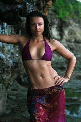 Bild markiert mit: Brunette, Natacha Nies-Piotrowski, Belgian, Bikini, Cute, Fit, Piercing, Tummy