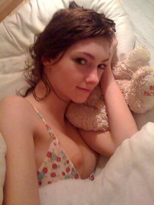 Bild markiert mit: Brunette, Boobs, Cute, Eyes, Lingerie, Selfie