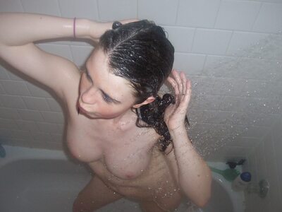 Bild markiert mit: Brunette, Boobs, Sexy Wallpaper, Shower, Wet