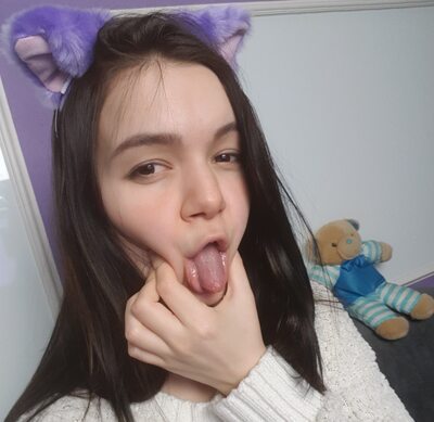 Bild markiert mit: Brunette, Camgirl, Chaturbate, MeowMeowMay