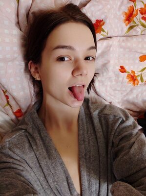 Bild markiert mit: Brunette, Camgirl, Chaturbate, MeowMeowMay