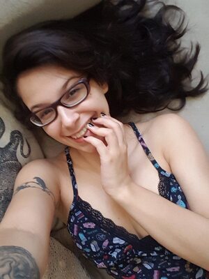 Bild markiert mit: Brunette, Camgirl, GweenBlack, Selfie, Smiling