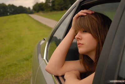 Bild markiert mit: Brunette, Car, Cute, Safe for work, Sexy Wallpaper