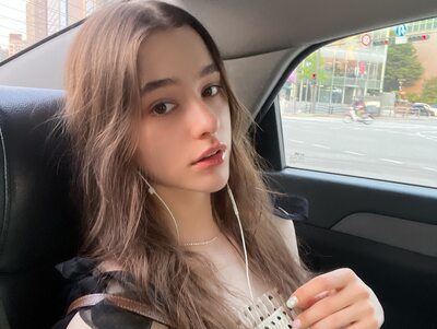Bild markiert mit: Brunette, Dasha Taran, Car, Cute, Eyes, Mouth, Russian, Safe for work, Sexy Wallpaper