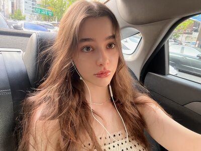 Bild markiert mit: Brunette, Dasha Taran, Car, Cute, Eyes, Mouth, Russian, Safe for work, Sexy Wallpaper