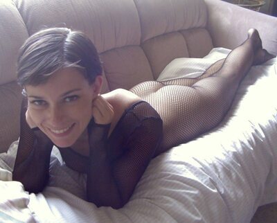 Bild markiert mit: Brunette, Fishnet, Smiling