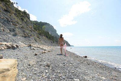 Bild markiert mit: Brunette, Foxy Di - Nensi B - Medina U, MET Art, Mikhail Paramonov - Paromov, Nature, Nyuso, Russian, Cute