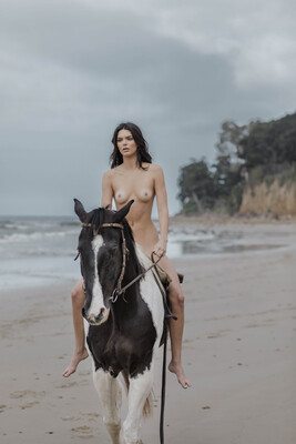 Bild markiert mit: Brunette, Kendall Jenner, Celebrity - Star, Horse