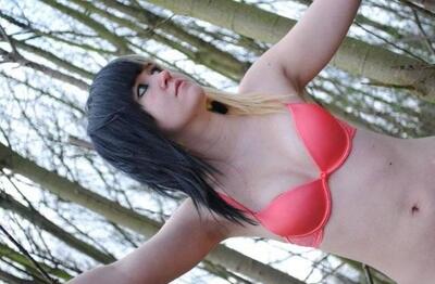 Bild markiert mit: Brunette, Lingerie, Nature