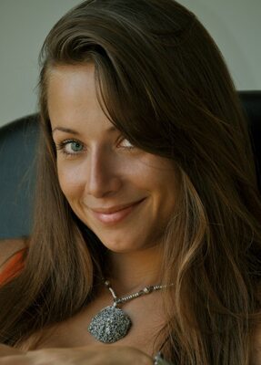 Bild markiert mit: Brunette, Natacha Nies-Piotrowski, Belgian, Cute, Eyes, Face, Safe for work, Smiling