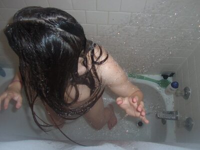 Bild markiert mit: Brunette, Sexy Wallpaper, Shower, Small Tits