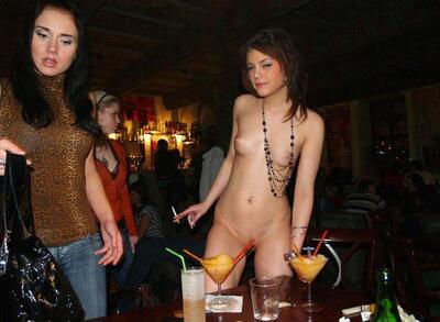 Bild markiert mit: Brunette, Skinny, Small Tits