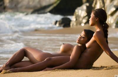 Bild markiert mit: Lesbian, Asian, Beach