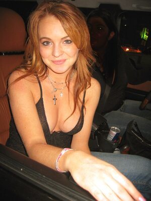 Bild markiert mit: Lindsay Lohan, Redhead, Car, Celebrity - Star, Cute, Smiling