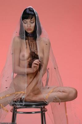 Bild markiert mit: MET Art, Brunette
