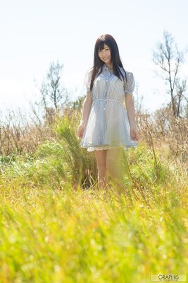 Bild markiert mit: Momo Sakura, Graphis, Asian, Japanese, Cute, Nature, Smiling