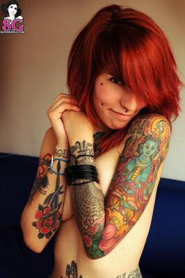 Bild markiert mit: Redhead, Piercing, Tattoo