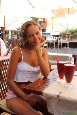 Bild markiert mit: Skinny, 2clovers.com, Blonde, Es Cavallet Beach Part 1, Katya Clover - Mango A, Russian, Smiling, Cute, Safe for work, Tanned