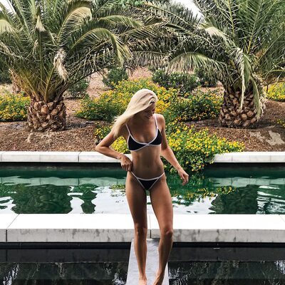 Bild markiert mit: Skinny, Abby Neff, American, Bikini, Blonde, Legs, Cute, Pool, Tummy