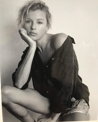 Bild markiert mit: Skinny, Abby Neff, American, Black and White, Blonde, Legs, Cute