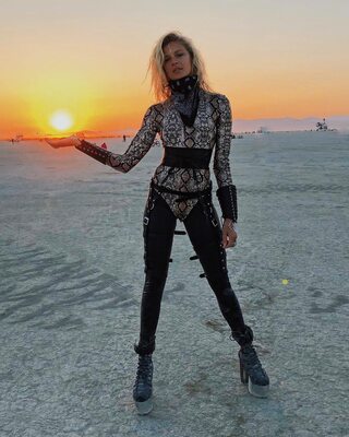 Bild markiert mit: Skinny, Abby Neff, American, Blonde, Legs, Cute