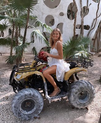 Bild markiert mit: Skinny, Abby Neff, American, Blonde, Legs, Cute