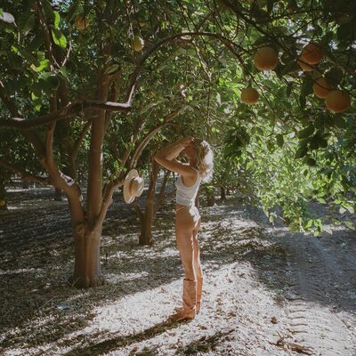 Bild markiert mit: Skinny, Abby Neff, Blonde, American, Cute, Hat, Legs, Nature