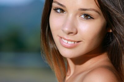 Bild markiert mit: Skinny, Ackya, Brunette, Emmy, MET Art, Cute, Eyes, Face, Mouth, Nature, Safe for work, Sexy Wallpaper