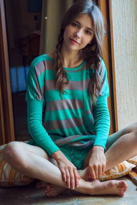 Bild markiert mit: Skinny, Alex Lynn, Brunette, Eyes, Feet, Legs, Mila Azul, Phez, SexArt, Ukrainian, Cute, Lingerie