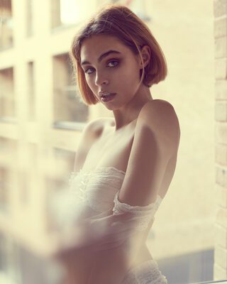 Bild markiert mit: Skinny, Alice Riley, Brunette, Eyes, Cute, Flat chested, Lingerie, Safe for work, Small Tits