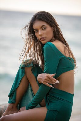 Bild markiert mit: Skinny, Alisa Arunahiran, Asian, Beach, Brunette, Eyes, Legs, Thai, Cute