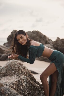 Bild markiert mit: Skinny, Alisa Arunahiran, Asian, Beach, Brunette, Legs, Thai, Cute