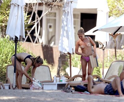 Bild markiert mit: Skinny, Amelia Windsor, Blonde, English, Legs, Sexy Wallpaper, Celebrity - Star, Small Tits, Tummy